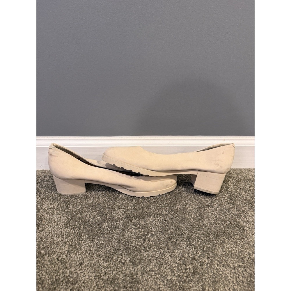 Featherweights Andre Assous Women's Beige Pumps Heel Size 9
